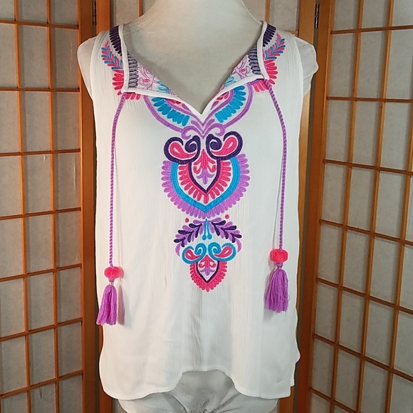 Lilly Pulitzer Tops - Lilly Pulitzer Jackie tank top with embroidery